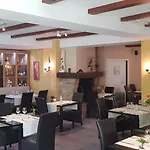 Le Lion D'or 3* Saint-Geniez-dʼOlt