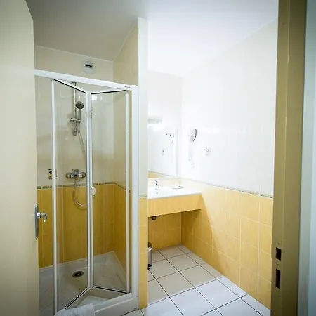 Le Lion D'or 3* Saint-Geniez-dʼOlt