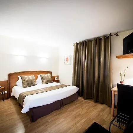 فندق Le Lion D'or 3*
